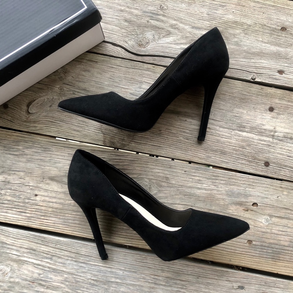 Black Pumps - Picture 3 of 8